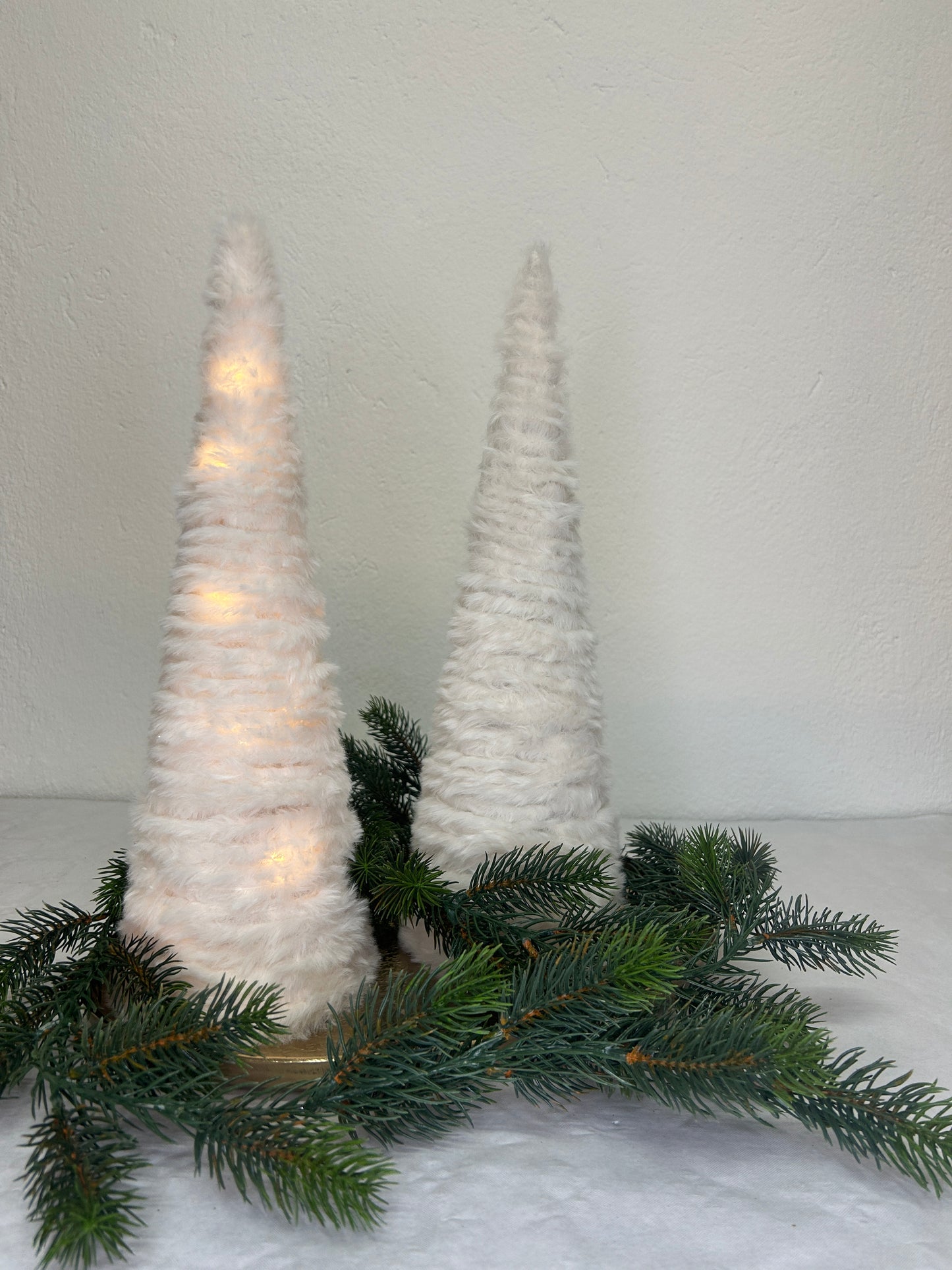 1 Weihnachtsbaum Weiss flauschig mit LED